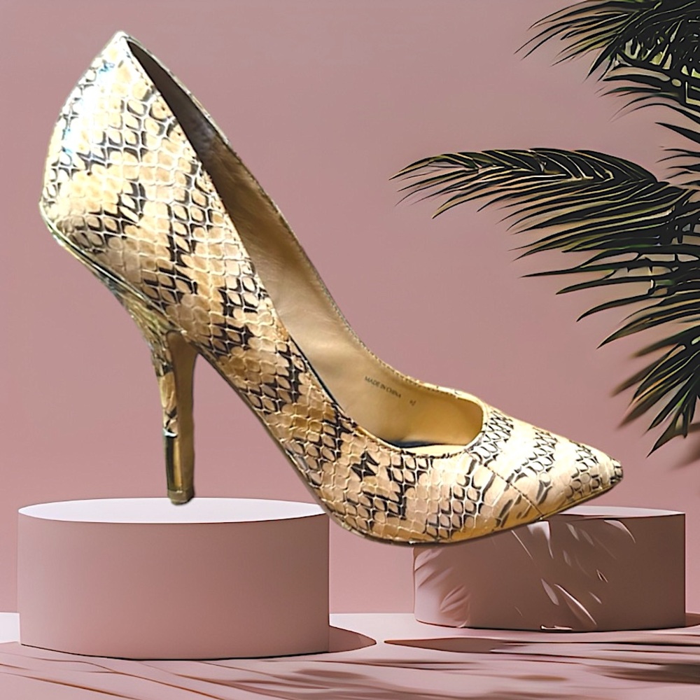 Dolce Vita Neutral Color Snake Skin Pattern Pump.